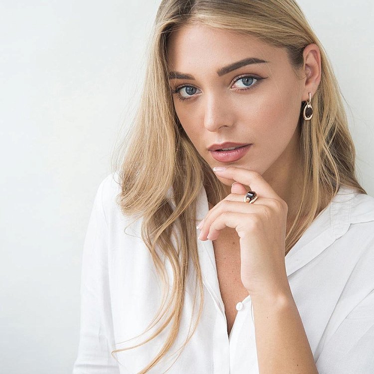 Золотое кольцо с фианитами к03585 от ювелирного магазина Оникс - 3