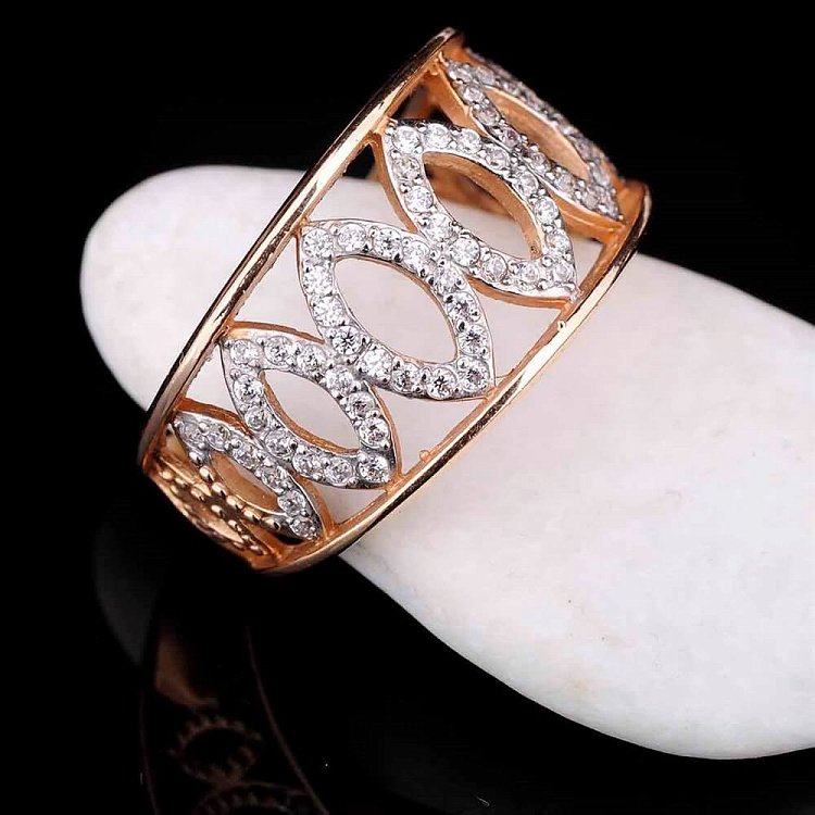 Золота каблучка з камінням (фіаніти) 14026076ди від ювелірного магазину Онікс - 1