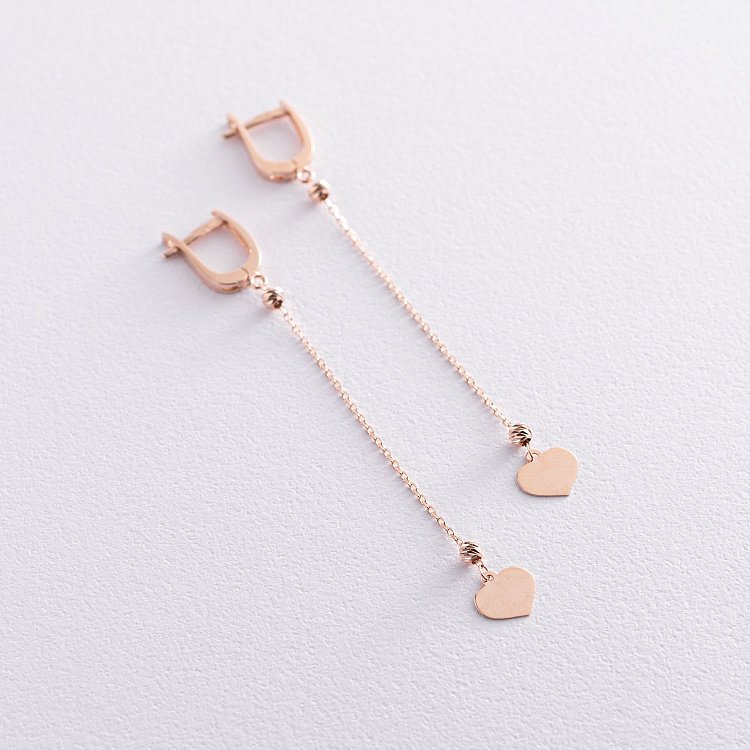 Золотые серьги Сердечки на цепочке с07208 от ювелирного магазина Оникс