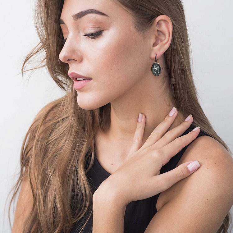 Золоті сережки з чорними діамантами, малахітом і гірським кришталем сб0077aj від ювелірного магазину Онікс - 3