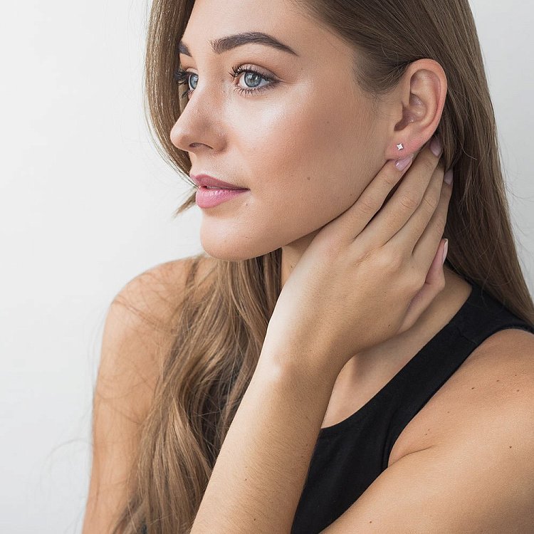 Золоті сережки-пусети з діамантами сб0085са від ювелірного магазину Онікс - 3