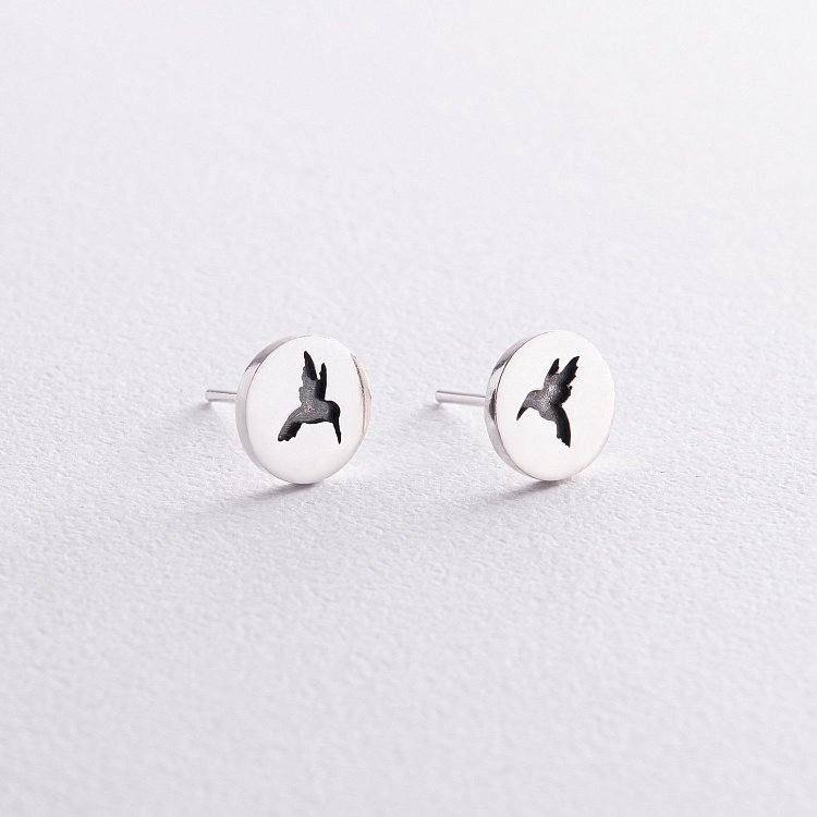 Серьги - пусеты "Колибри" в серебре 122645 от ювелирного магазина Оникс