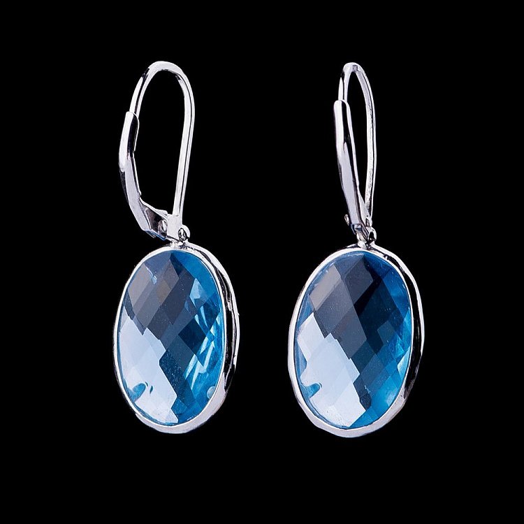 Серебряные серьги с фианитами 121184 от ювелирного магазина Оникс