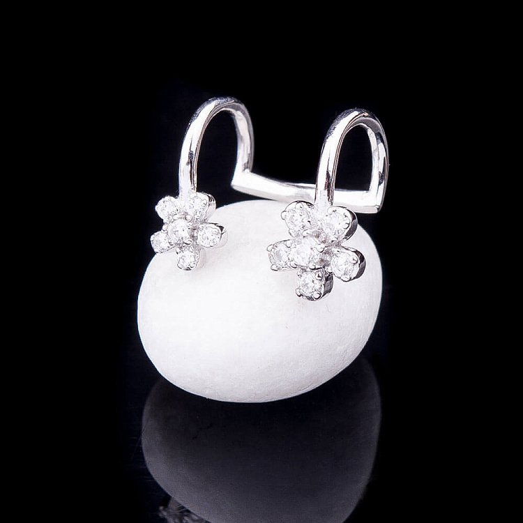 Срібні сережки Каффа "Квіточки" з фіанітами 121707 від ювелірного магазину Онікс - 2