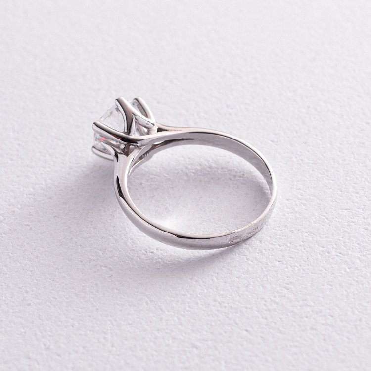 Заручальна каблучка з білого золота з фіанітом к03097 Заручальна каблучка з білого золота з фіанітом к03097 від ювелірного магазину Онікс