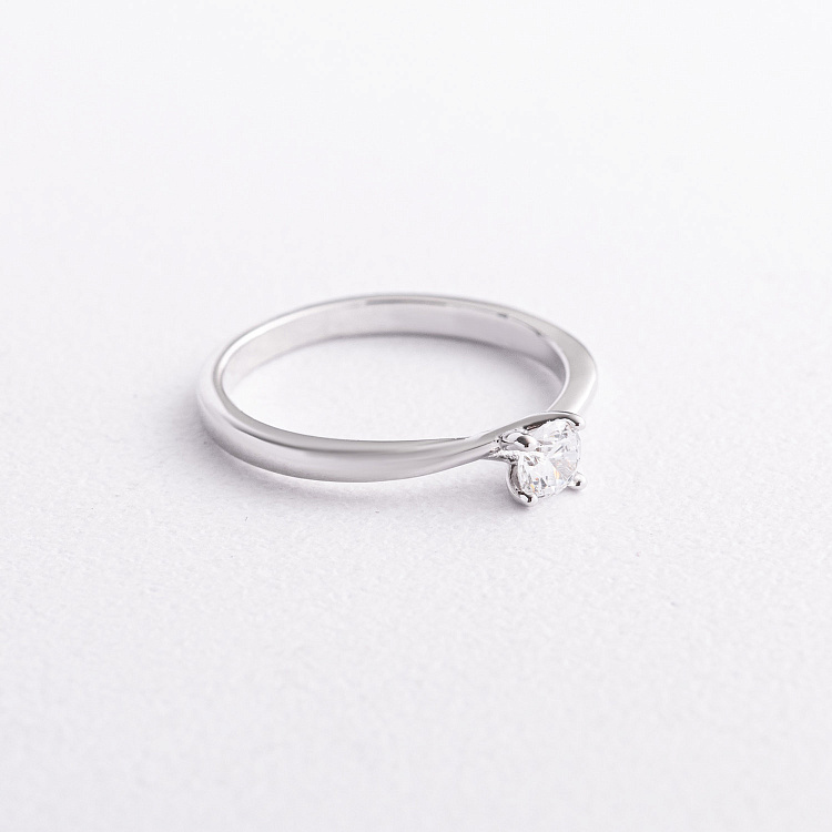 Заручальна срібна каблучка з фіанітом 112858 від ювелірного магазину Онікс - 1