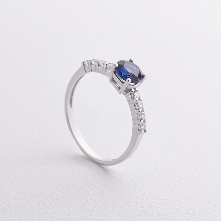 Серебряное кольцо с сапфиром и фианитами 1846/1p-HSPH от ювелирного магазина Оникс