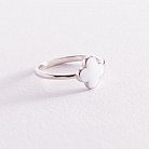 Серебряное кольцо "Клевер" (белая эмаль) 112622 от ювелирного магазина Оникс