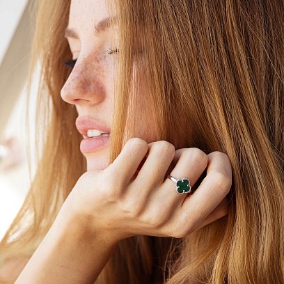 Каблучка "Конюшина" в білому золоті (малахіт) к07485 №4