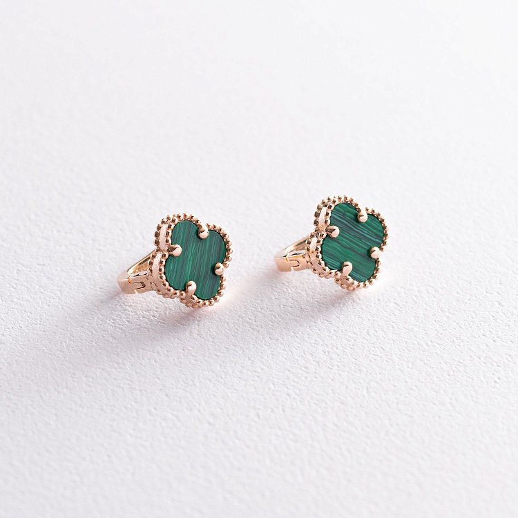 Сережки "Конюшина" в червоному золоті (малахіт) с07114 від ювелірного магазину Онікс