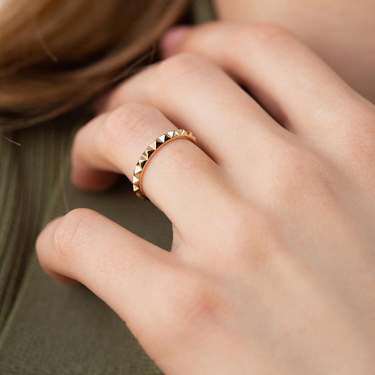 Каблучка "Mona" у жовтому золоті к07407 - 10 Каблучка "Mona" у жовтому золоті к07407 від ювелірного магазину Онікс - 10