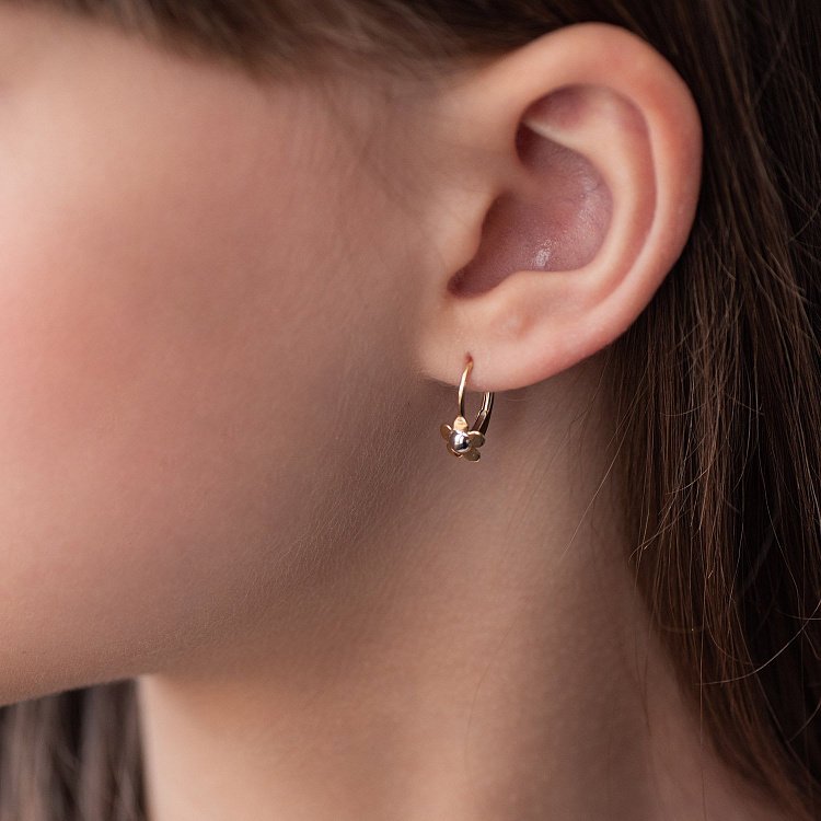 Золотые детские серьги "Цветочки" с05933 от ювелирного магазина Оникс - 2