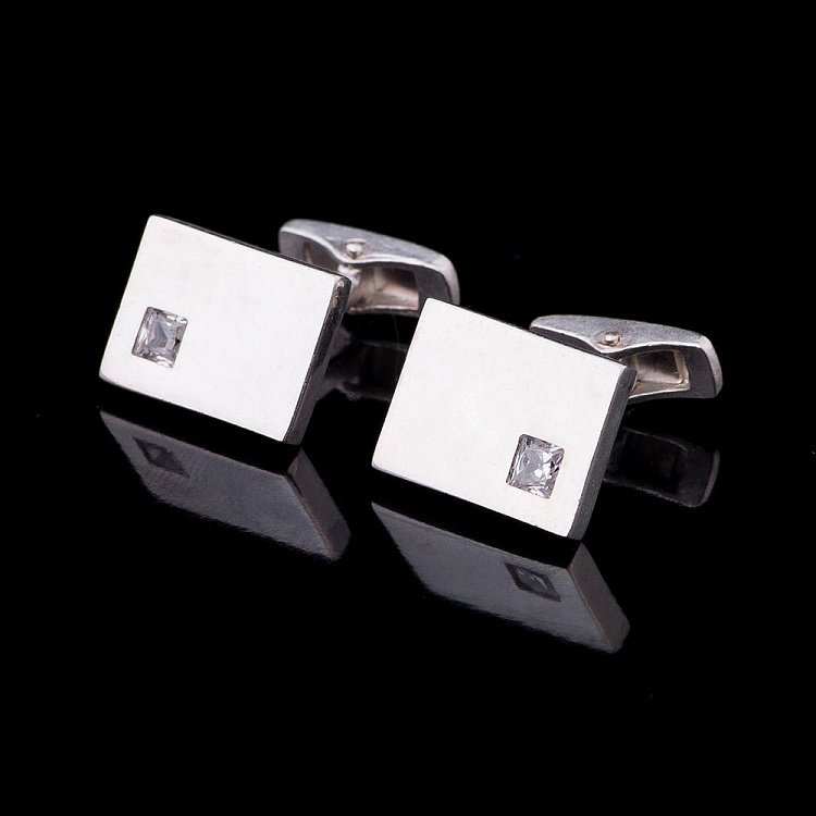 Срібні запонки з фіанітами 25005 від ювелірного магазину Онікс