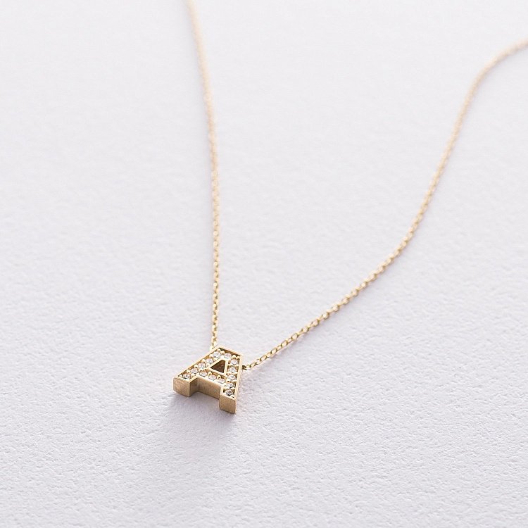 Колье с буквой "А" в желтом золоте (фианиты) кол01165А от ювелирного магазина Оникс