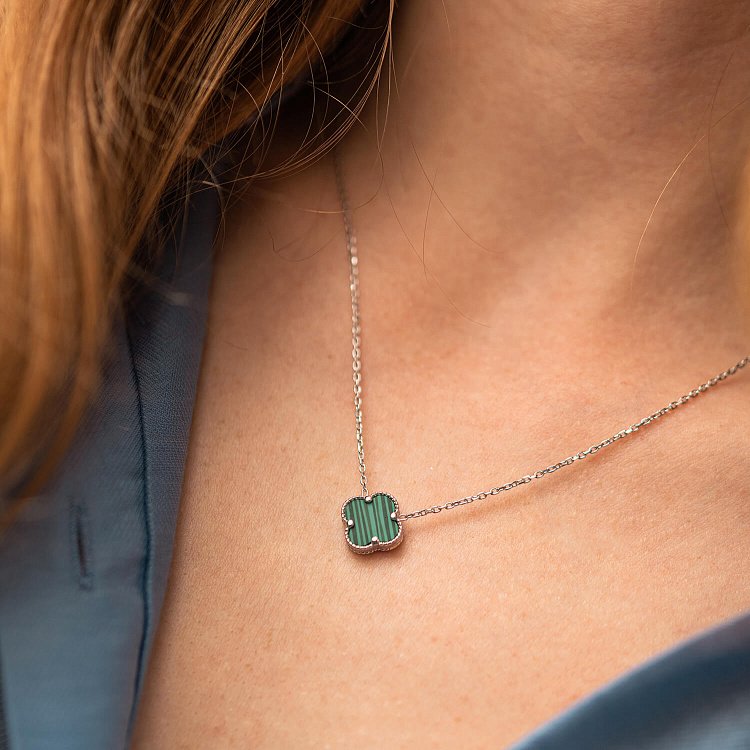 Срібне кольє "Конюшина" (синт. малахіт) 18339 від ювелірного магазину Онікс - 1