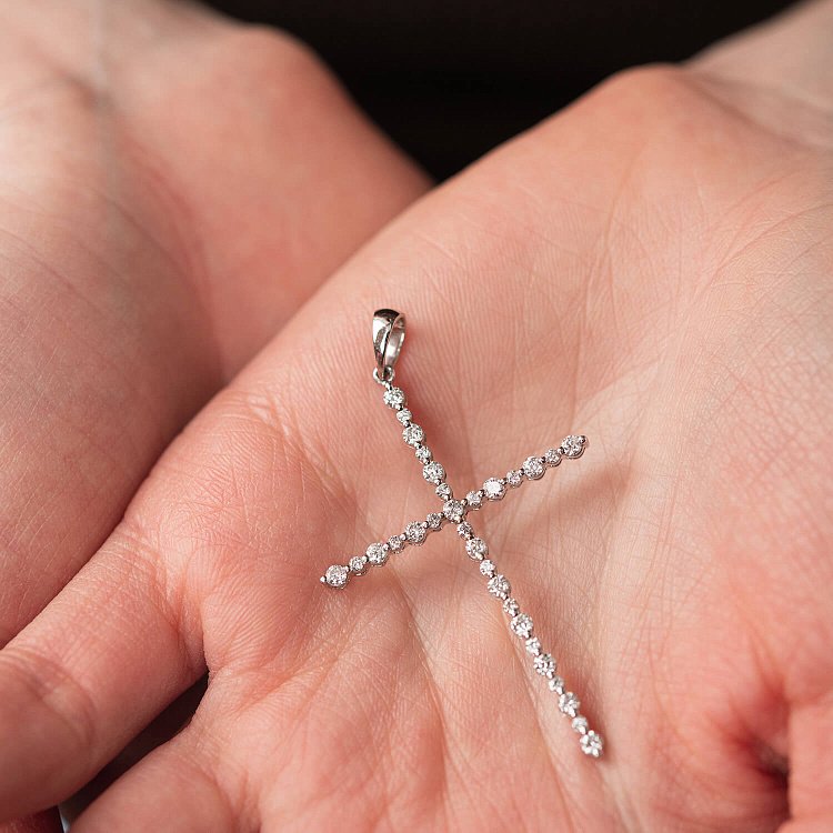 Золотий хрестик з діамантами п256 від ювелірного магазину Онікс - 5