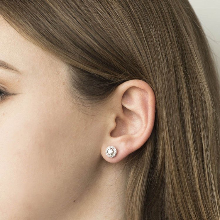 Сережки-пусети з фіанітами, родій (9мм) 121530 від ювелірного магазину Онікс - 3