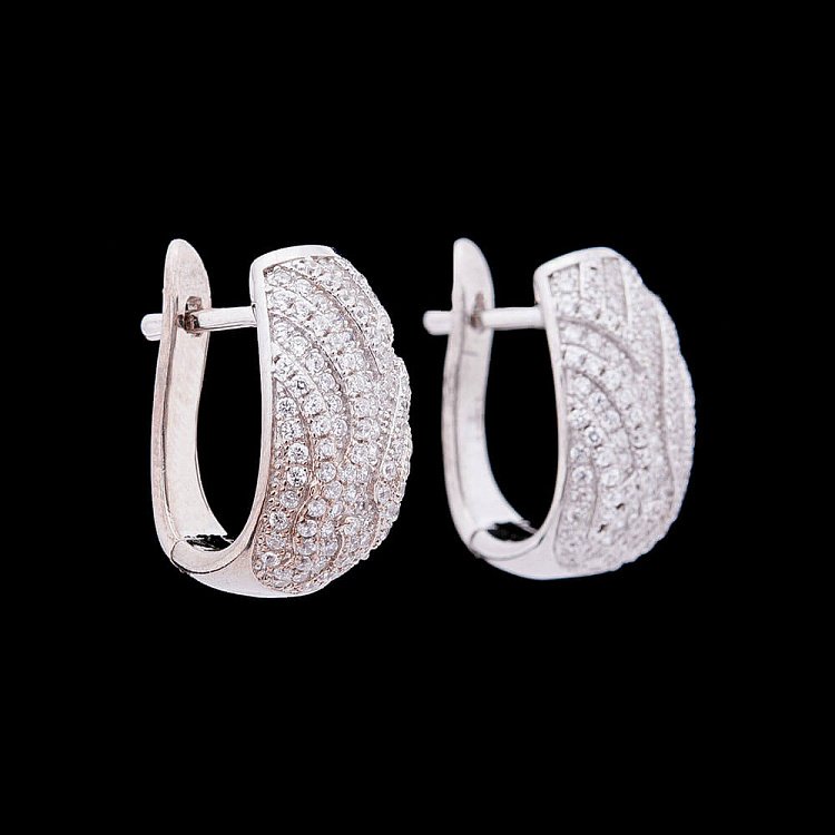 Срібні сережки з фіанітами 121490 від ювелірного магазину Онікс