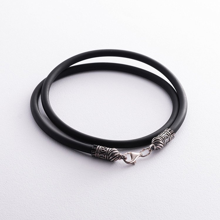 Каучуковий шнурок "Спаси та збережи" зі срібною застібкою (5 мм) 18238 від ювелірного магазину Онікс