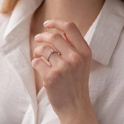 Помолвочное золотое кольцо с бриллиантом 25061121 №2