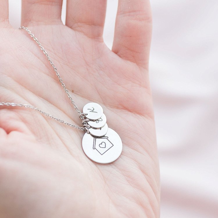 Серебряное колье с гравировкой "Мой дом там, где моя семья" 18997 от ювелирного магазина Оникс - 3