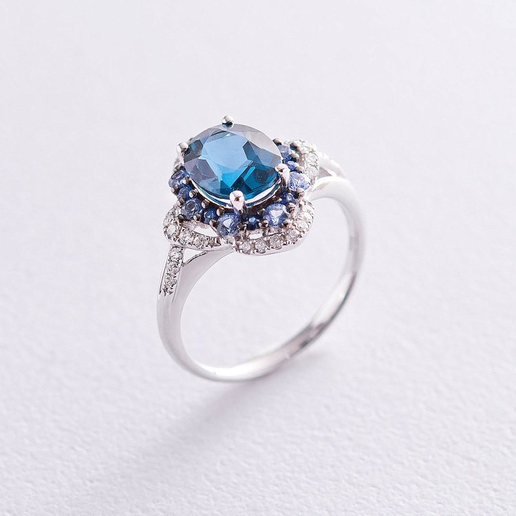 Золотое кольцо с топазом, бриллиантами и сапфирами кб0086A1 от ювелирного магазина Оникс