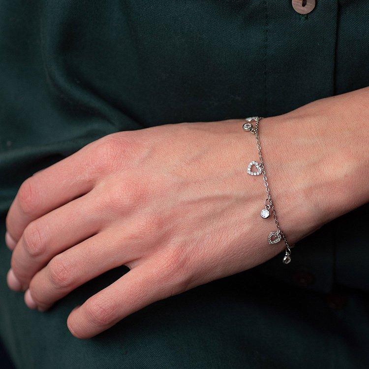 Серебряный браслет с сердечками (фианит) 141358 - 1 Серебряный браслет с сердечками (фианит) 141358 от ювелирного магазина Оникс - 1