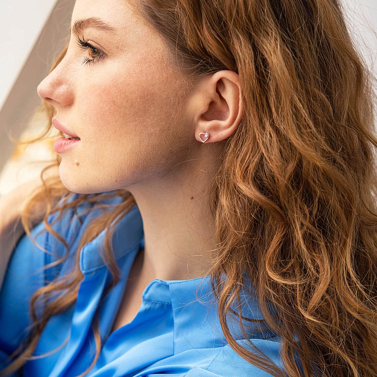 Золоті сережки - пусети "Сердечка" з діамантами сб0474z від ювелірного магазину Онікс - 1