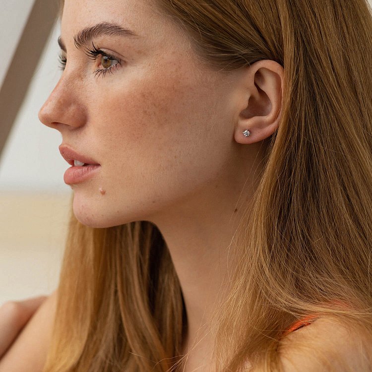 Серьги - пусеты с бриллиантами (белое золото) 35571121 от ювелирного магазина Оникс - 1