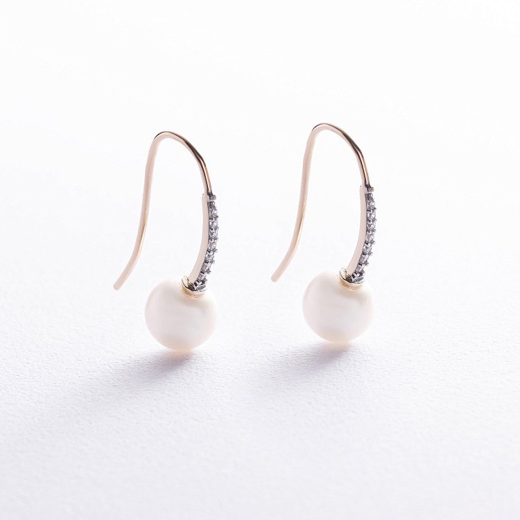 Золоті сережки - петельки "Олівія" з перлами і фіанітами с08516 від ювелірного магазину Онікс