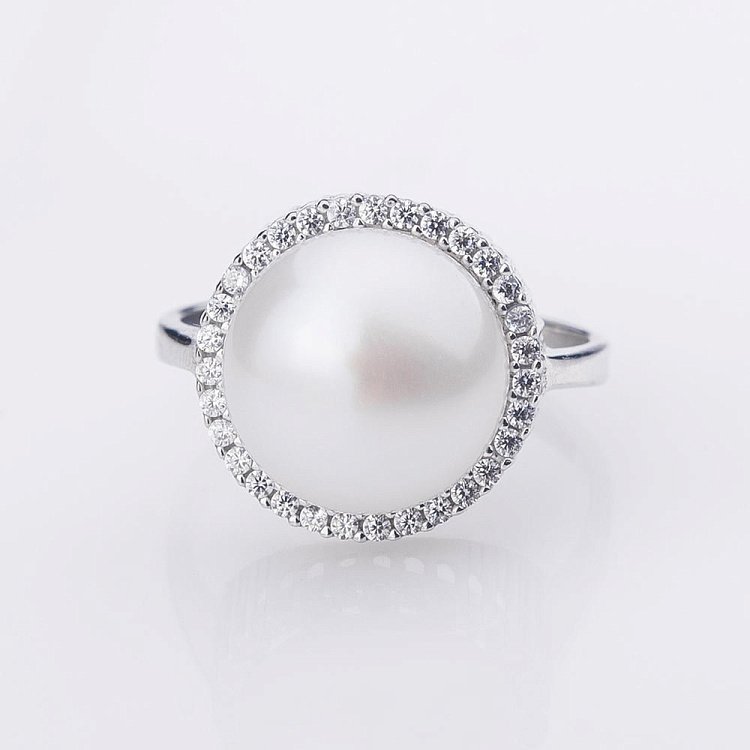 Золота каблучка з фіанітами і культ. прісн. перлами к02843 від ювелірного магазину Онікс - 6