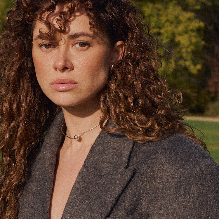 Колье - чокер "Adele" в серебре с шариком (10 мм) 181328 от ювелирного магазина Оникс - 1