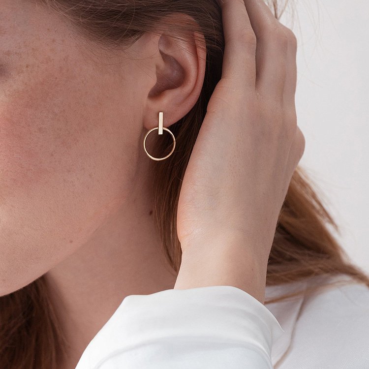 Золотые серьги - пусеты "Уверенность" с07913 от ювелирного магазина Оникс