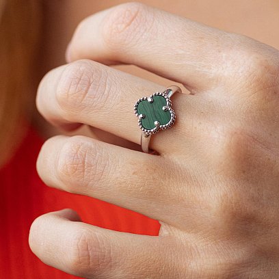 Каблучка "Конюшина" в білому золоті (малахіт) к07485 №2