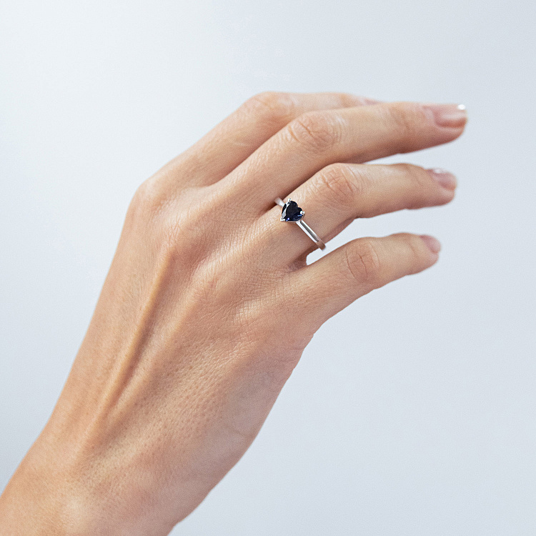 Срібна каблучка "Сердечко" (синт. сапфір) 1927/1р-HSPH від ювелірного магазину Онікс - 4