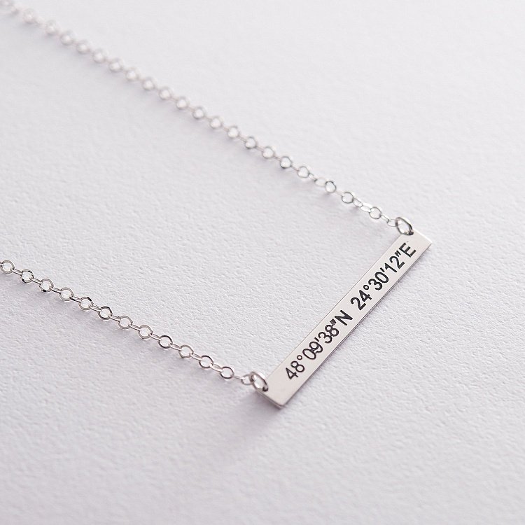 Серебряное колье с гравировкой "Координаты" 18978к от ювелирного магазина Оникс