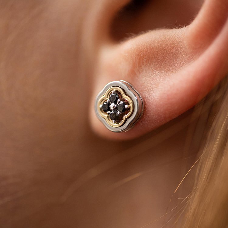 Золоті сережки - пусети "Конюшина" діамантами 334391122 від ювелірного магазину Онікс - 1