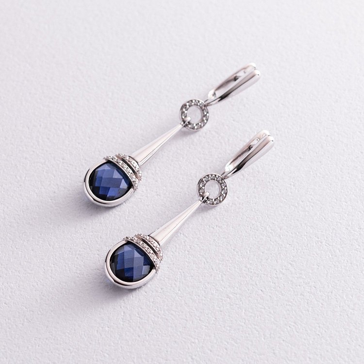 Золотые серьги с фианитами и сапфирами 7025387 от ювелирного магазина Оникс