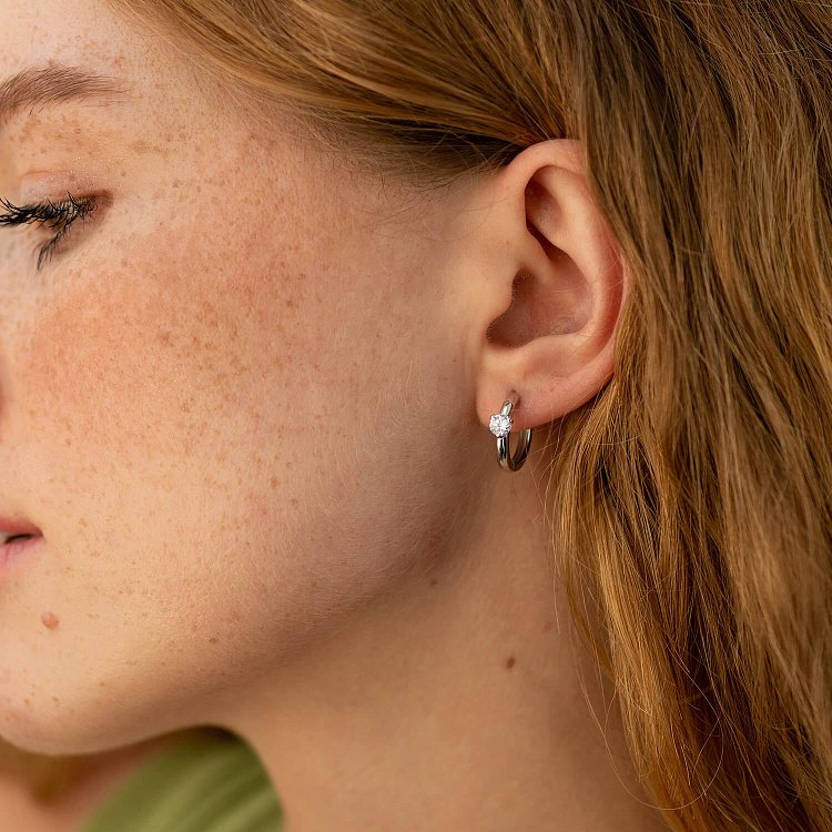 Серебряные серьги - кольца с фианитами OR111310 от ювелирного магазина Оникс - 1