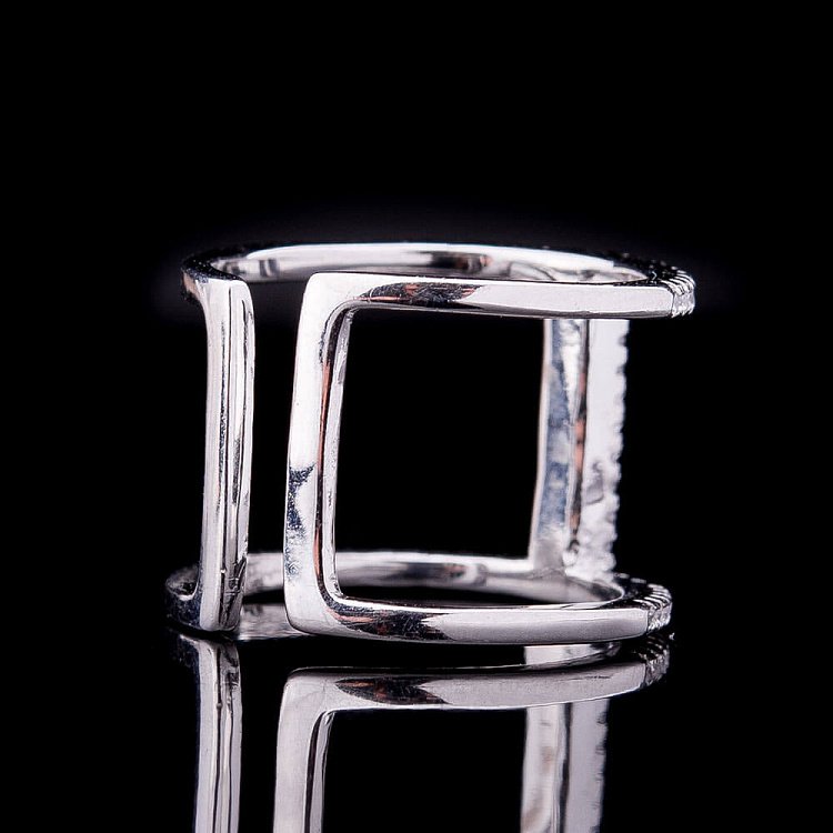 Серебряное кольцо с фианитами 111731 - 2 Серебряное кольцо с фианитами 111731 от ювелирного магазина Оникс - 2