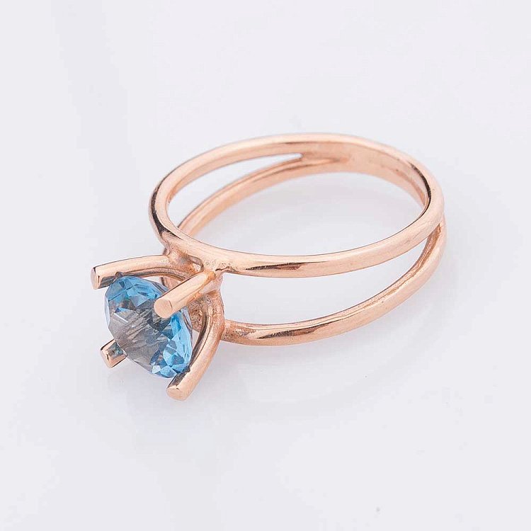 Золота каблучка з блакитним топазом к01062 від ювелірного магазину Онікс - 2