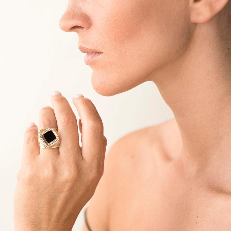 Золотое кольцо с ониксом и фианитами к02126 от ювелирного магазина Оникс - 3