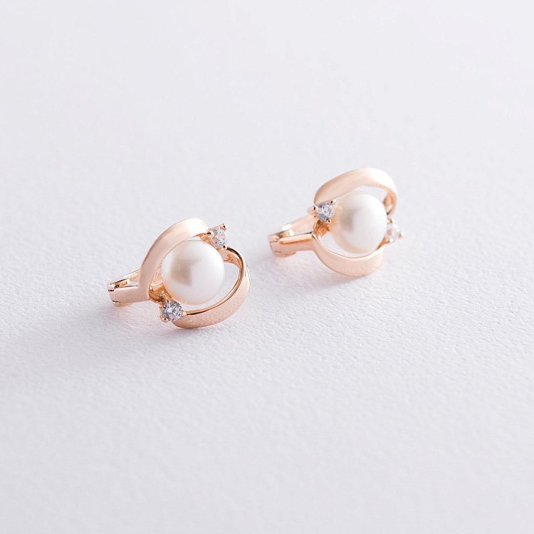 Золоті сережки з культ. прісн. перлами і фіанітами с05238 від ювелірного магазину Онікс