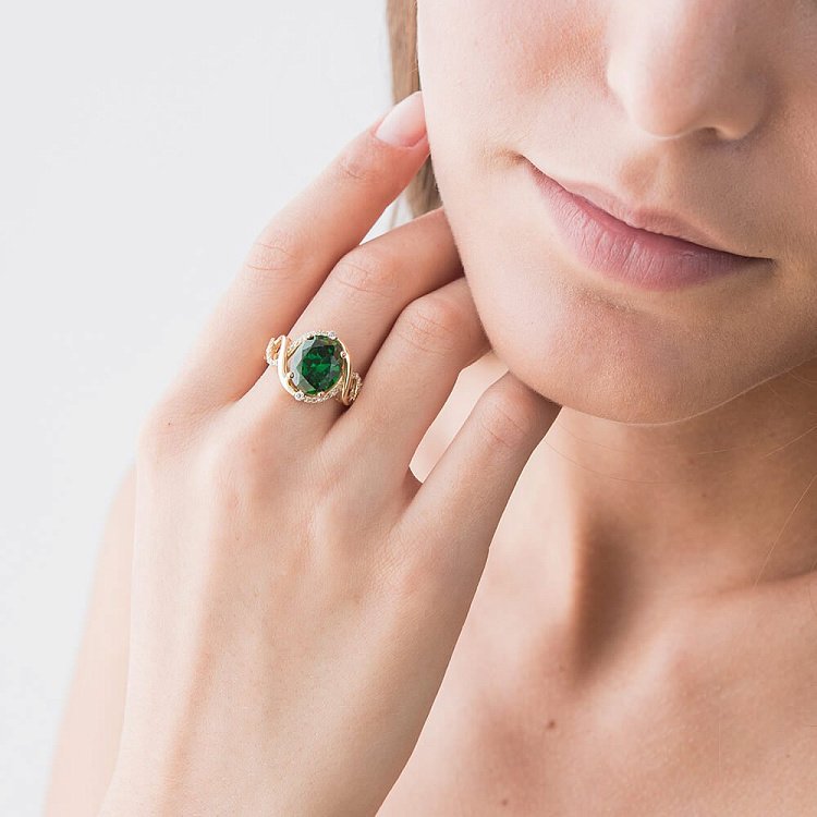 Эксклюзивное золотое кольцо с фианитами к04434 от ювелирного магазина Оникс