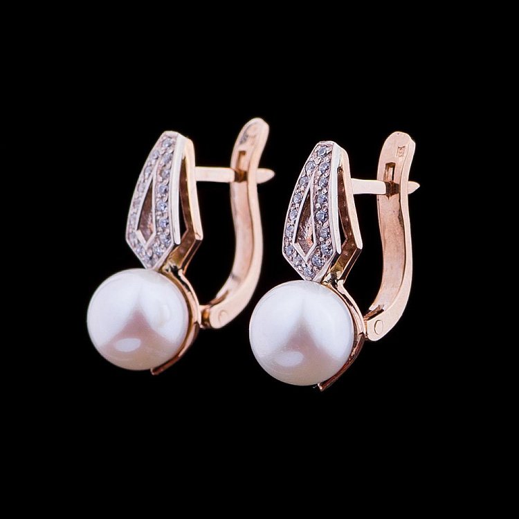 Золотые серьги с культивированным пресноводным жемчугом и фианитами 03-0716.0.4310 от ювелирного магазина Оникс