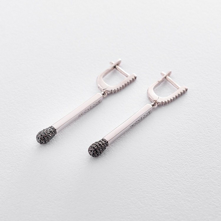 Срібні сережки "Сірники" з фіанітами 122523 від ювелірного магазину Онікс