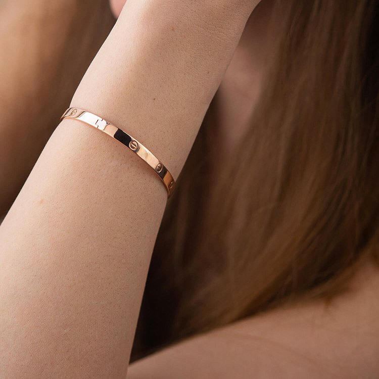 Жорсткий браслет "Love" із червоного золота б05177 від ювелірного магазину Онікс - 3