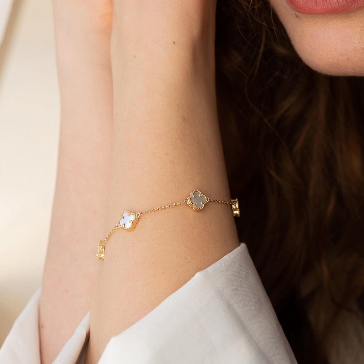 Браслет "Клевер" с перламутром mini (желтое золото) б05243 от ювелирного магазина Оникс - 3