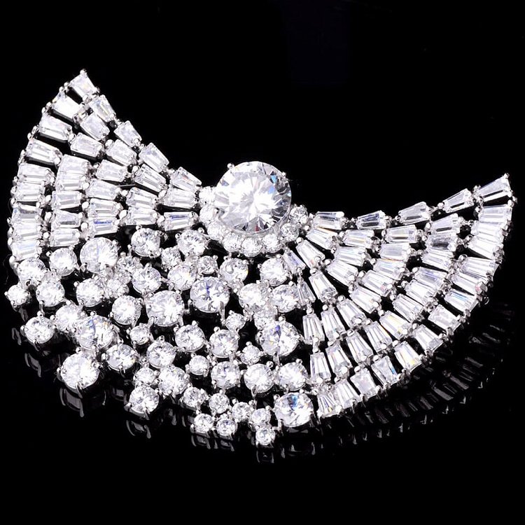 Срібна шпилька з фіанітами 16081 від ювелірного магазину Онікс