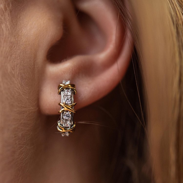 Срібні сережки "Ебігейл" з фіанітами 835 від ювелірного магазину Онікс - 3